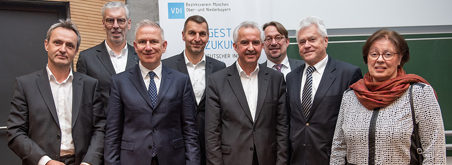 BV Vorstand und Ehrengäste nach der Mitgliederversammlung: v.l.n.r.: Jan Göpfert, Ralph Appel, Andreas Wüllner, Prof. Pfeffer, Prof. Hüttl, Prof. Fottner, Peter Hotka, Christa Holzenkamp. 